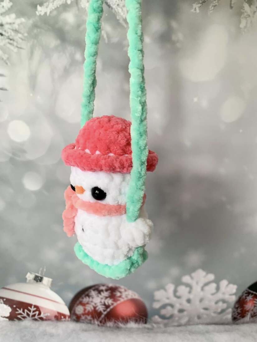 Bonhomme de neige sur balançoire Les mailles calines