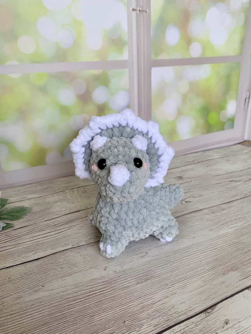 Bébé tricératops - Les Mailles Calines