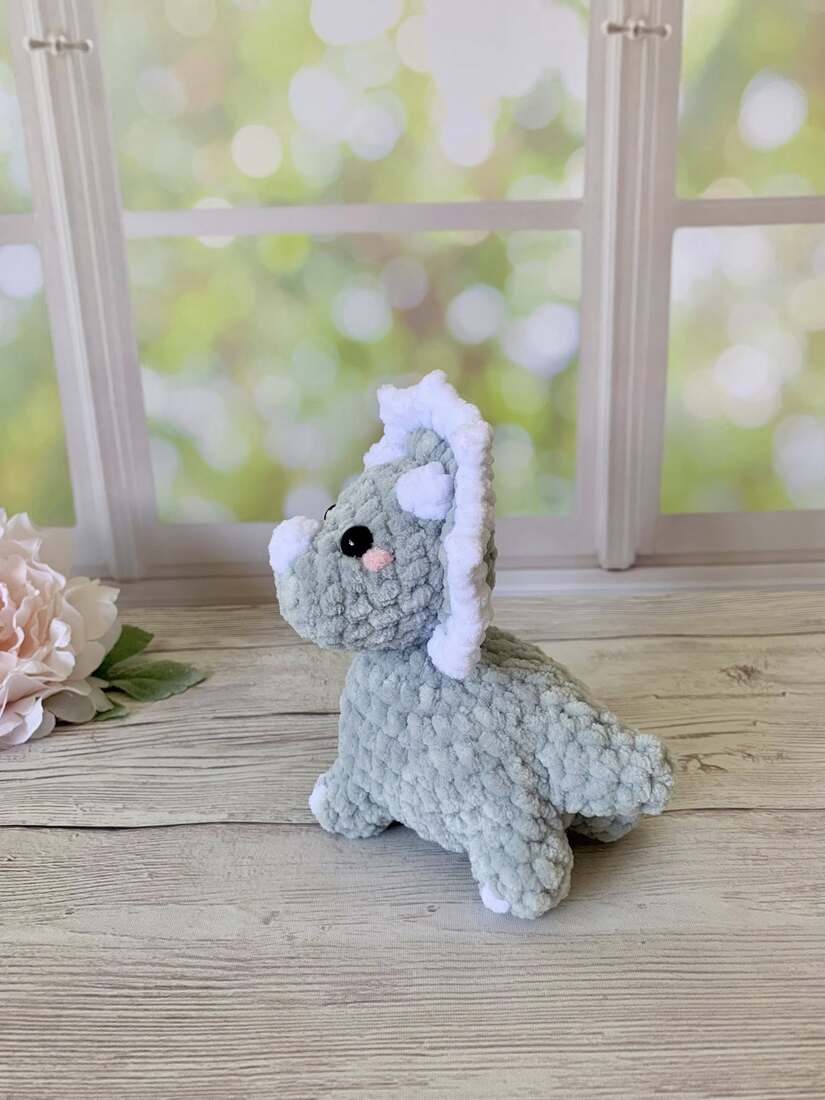 Bébé tricératops - Les Mailles Calines