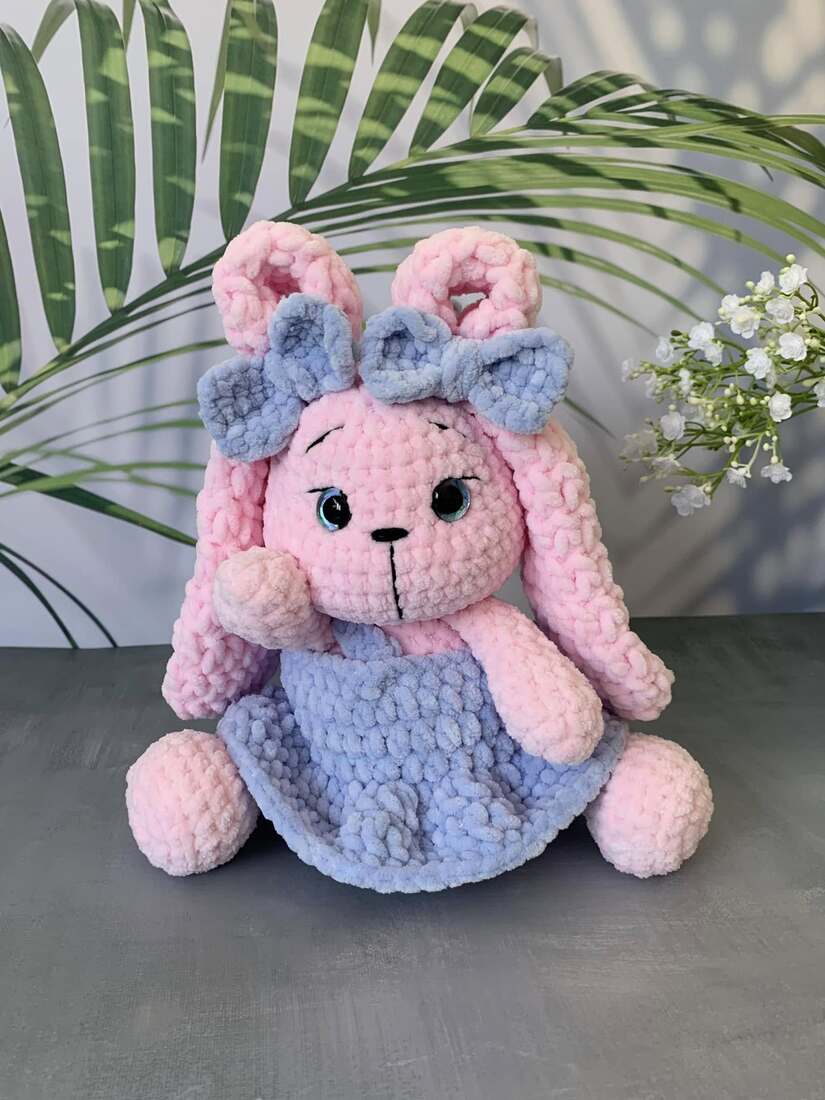 Lapin rose en robe Les mailles calines