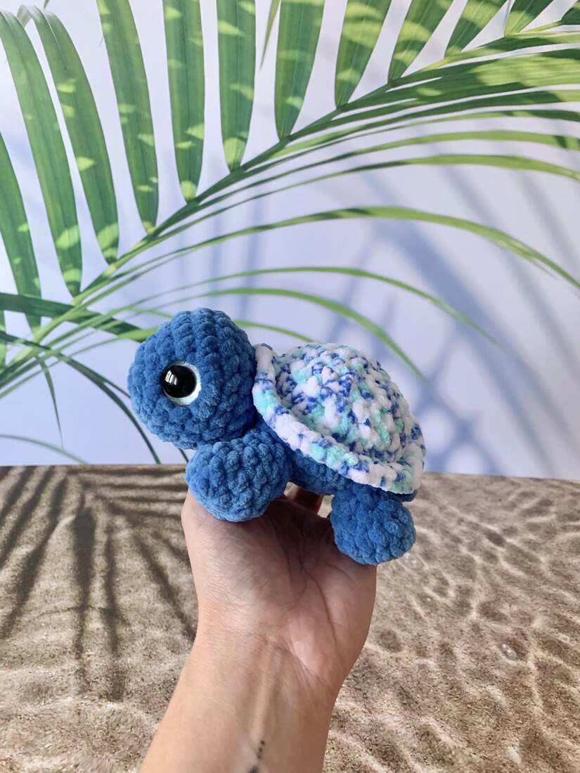 Peluche tortue terrestre Terry en crochet sur les Mailles Calines 