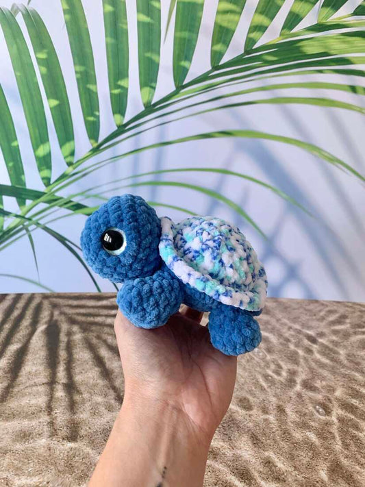Peluche tortue terrestre Terry en crochet sur les Mailles Calines 