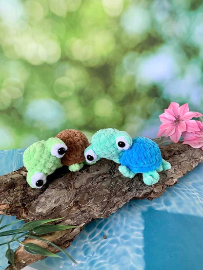 Peluche porte-clés tortue en crochet sur les Mailles Calines 