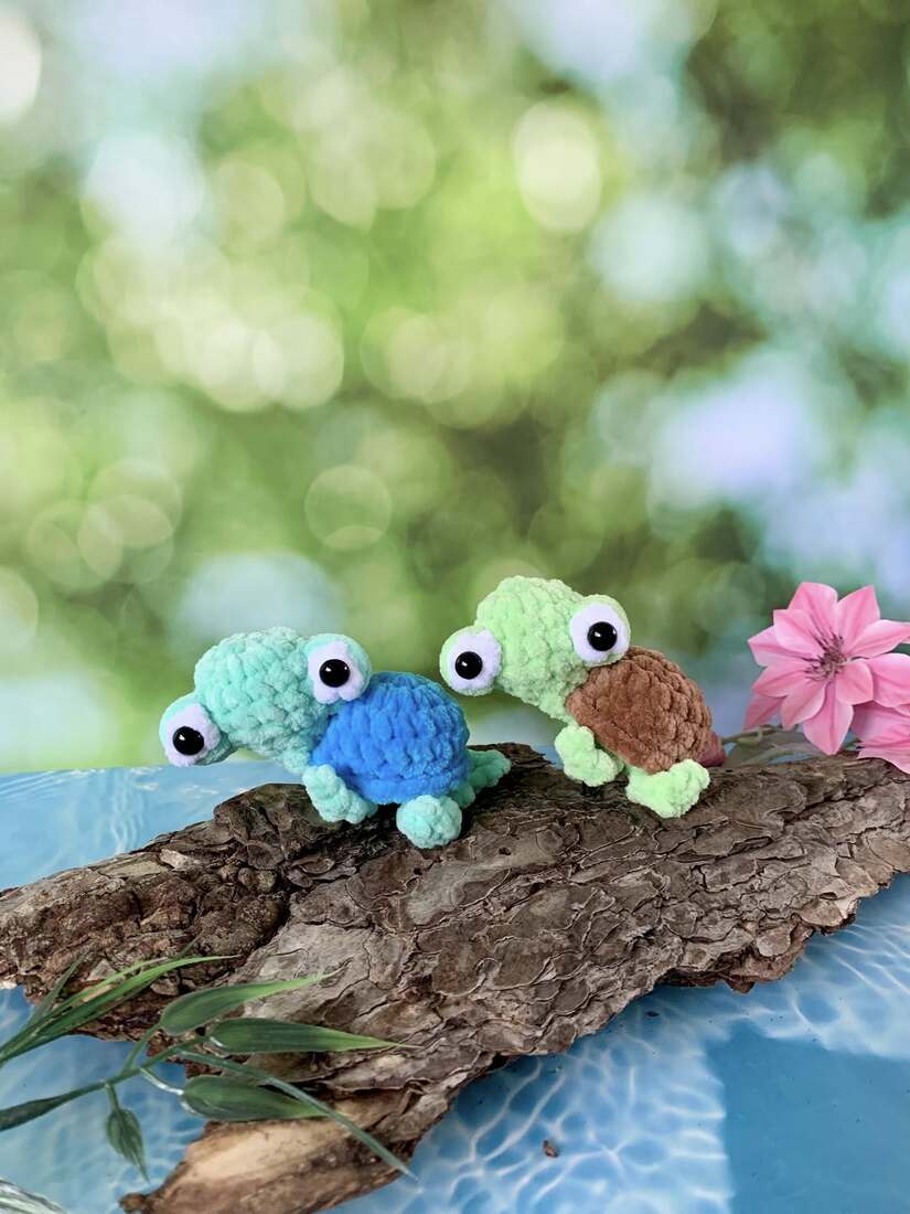 Peluche porte-clés tortue en crochet sur les Mailles Calines 