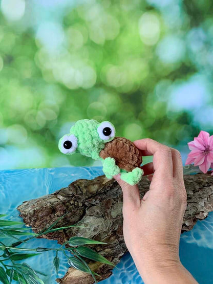 Peluche porte-clés tortue en crochet sur les Mailles Calines 