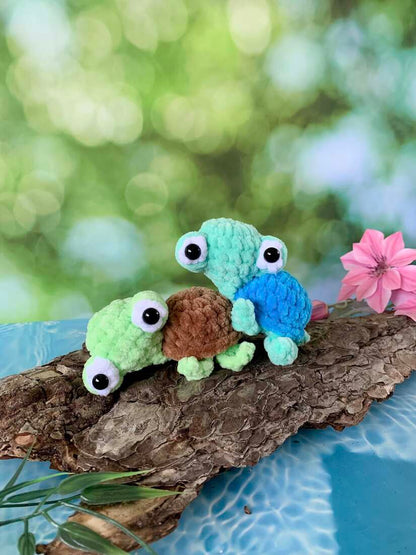 Peluche porte-clés tortue en crochet sur les Mailles Calines 